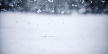 人像雪花飞很高融化究竟是哪首歌？