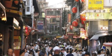 漠河舞厅里弹着钢琴的究竟是什么歌？